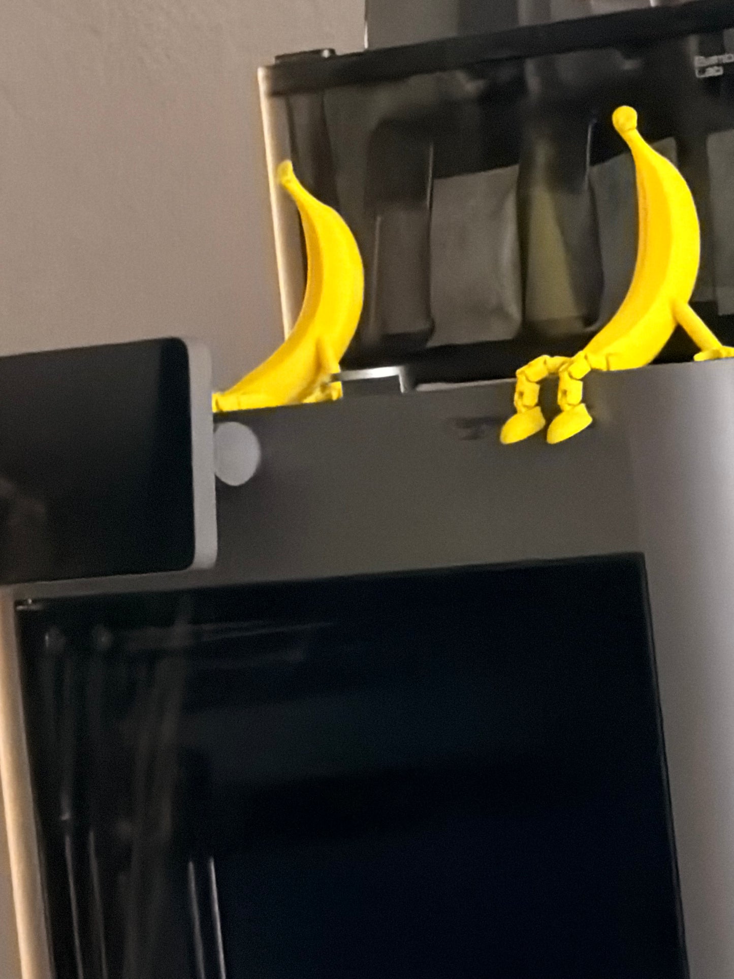 Banana Buddy – Articulated Desk Companion